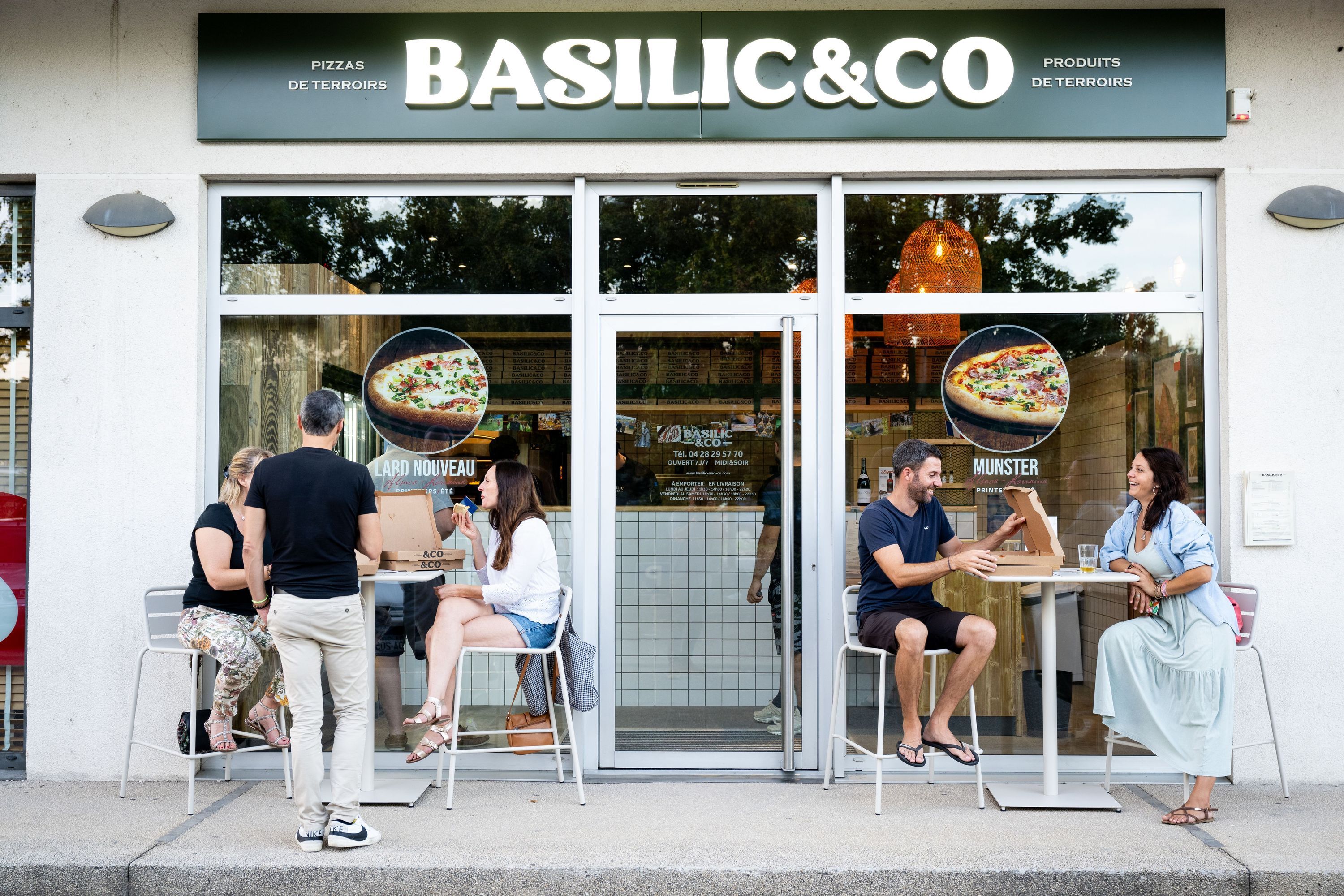 Basilic & Co à Brignais, offrant des pizzas artisanales, salades et options à emporter.