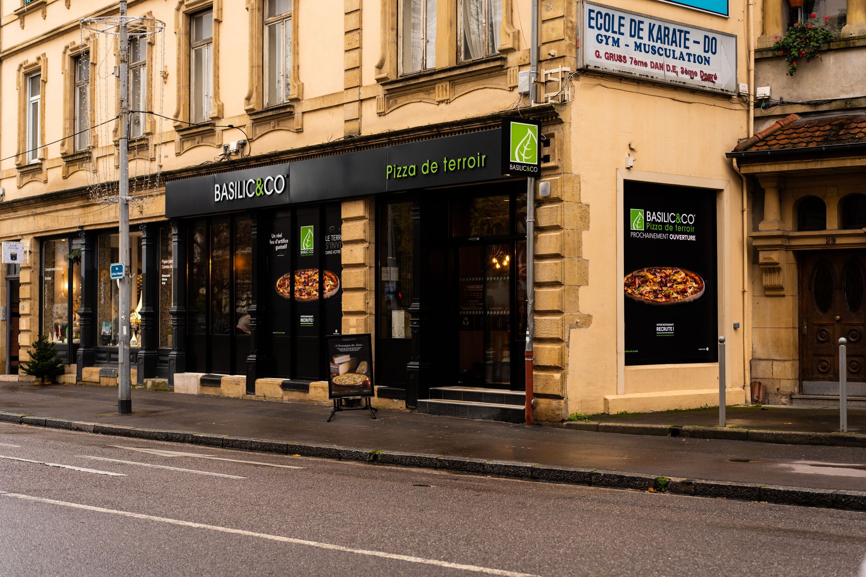 Basilic & Co à Montigny-lès-Metz propose des pizzas artisanales à emporter et en livraison.