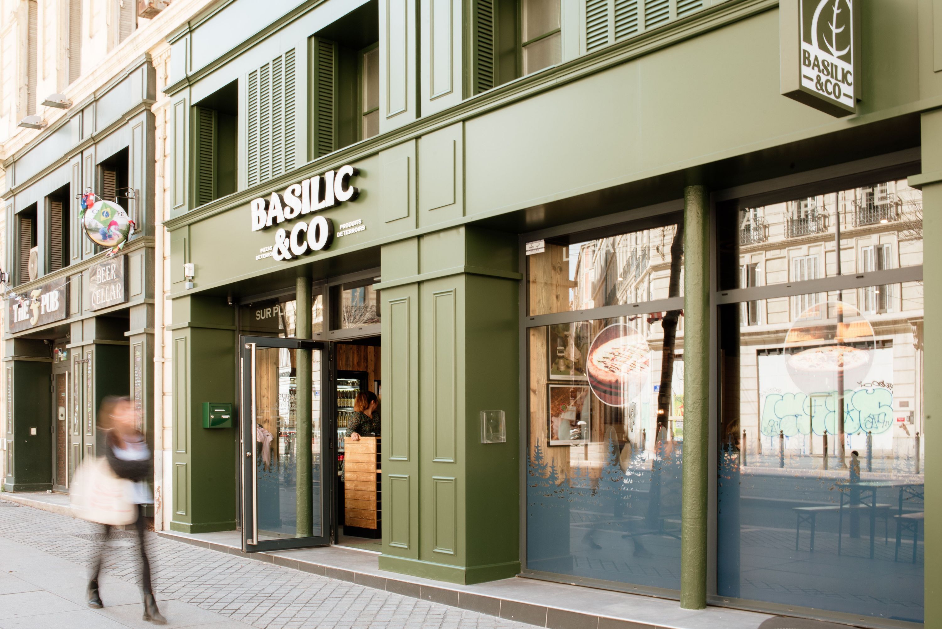 Basilic & Co, une pizzeria artisanale à Marseille, spécialisée dans les pizzas à emporter et la livraison.