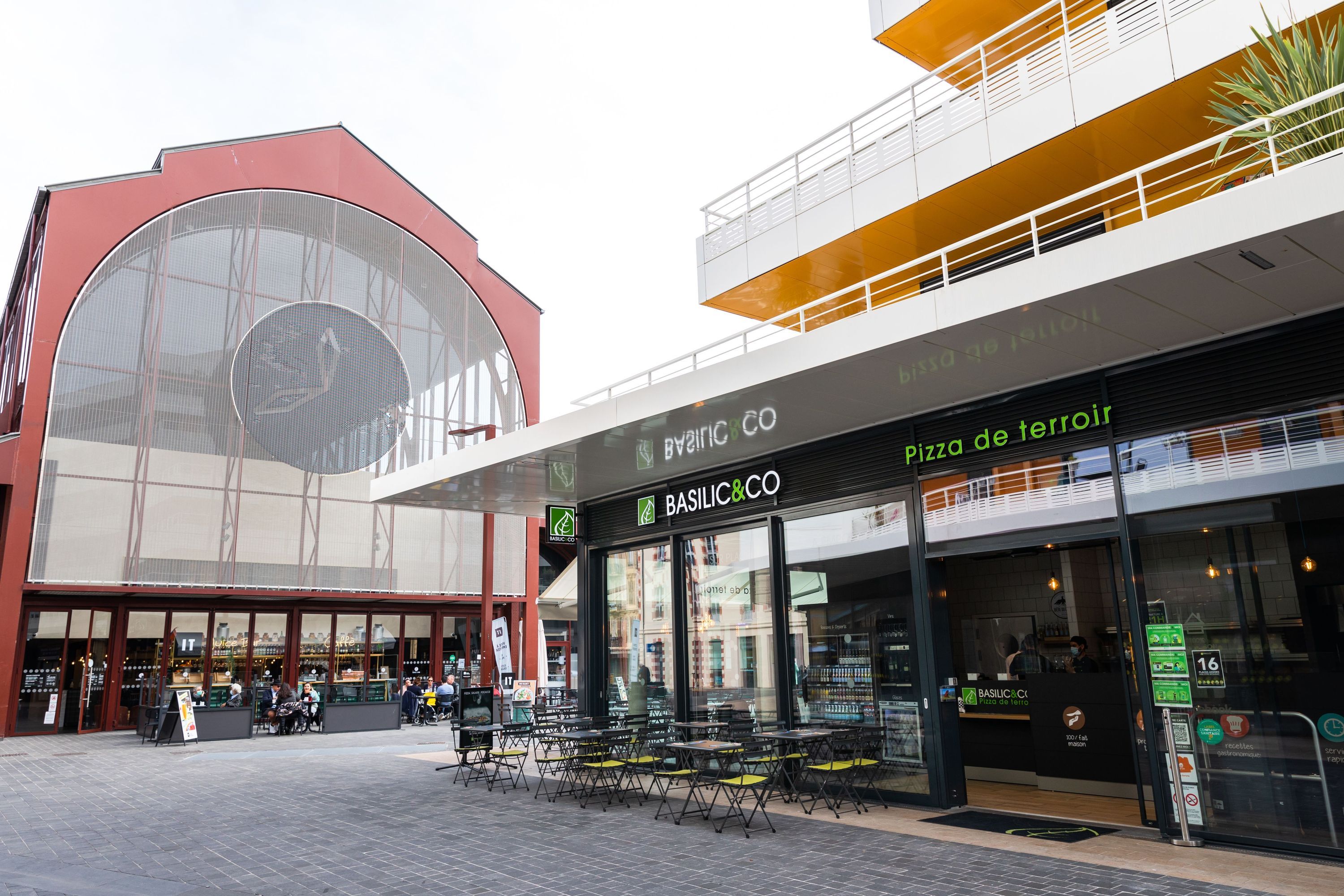 Basilic & Co, restaurant à Nice, propose pizza artisanale, salades et service de livraison.