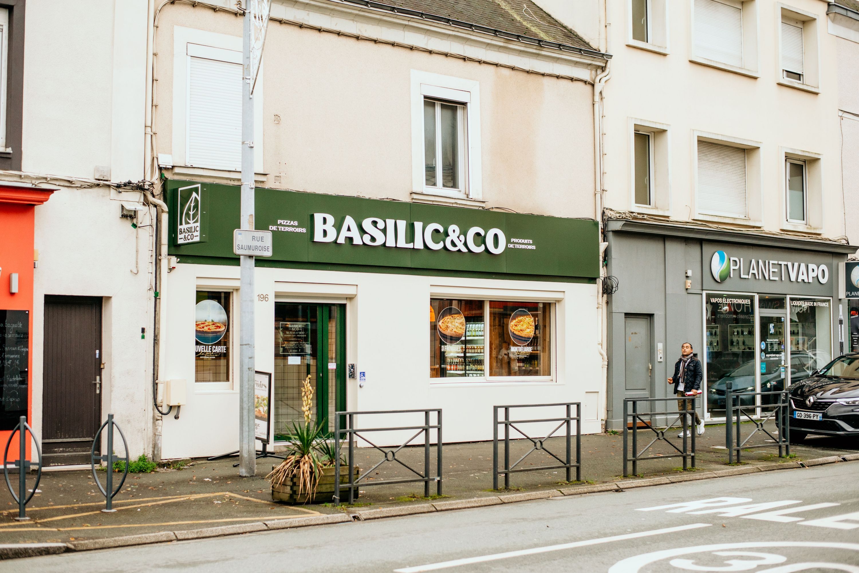Basilic & Co propose des pizzas artisanales à emporter et en livraison à Angers Les Justices.